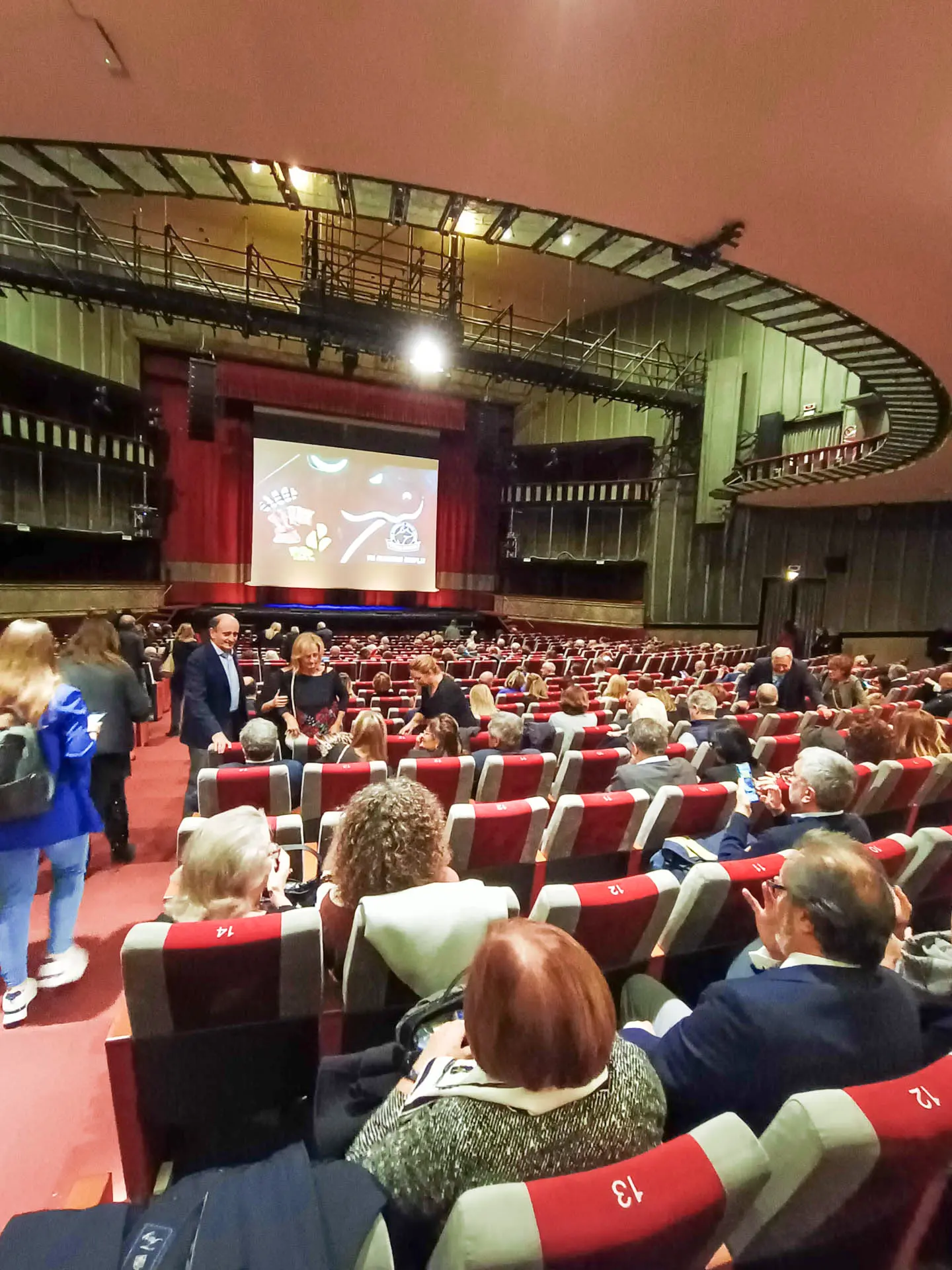 Conferenza al teatro Sistina